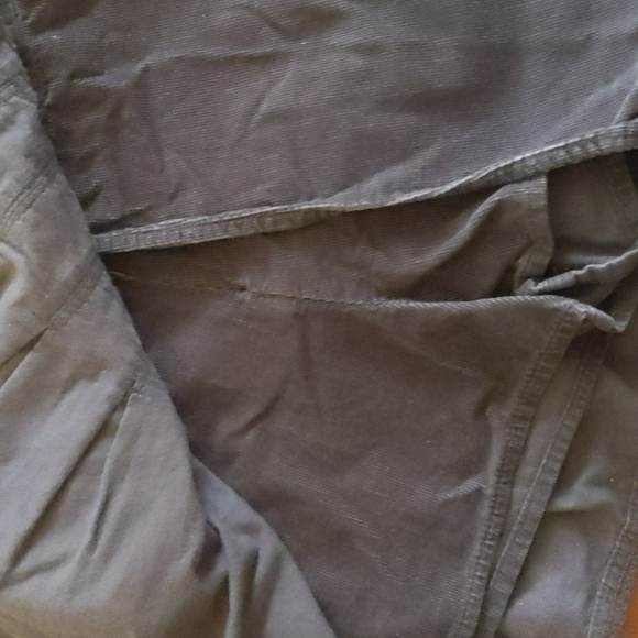 Adorable girls size 5 embroidered top and skort outfit. Purchased in Quebec. - Picture 5 of 10